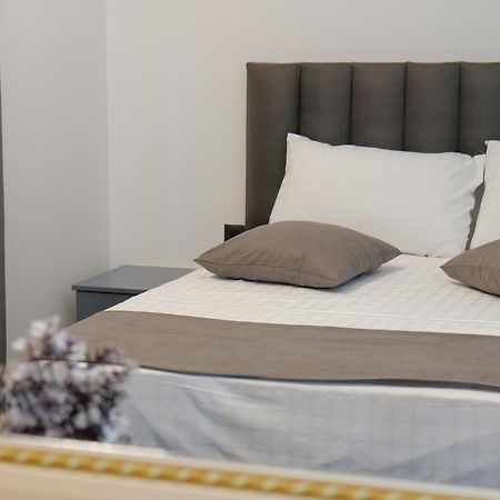 Hotel Celaj Vlore Bagian luar foto