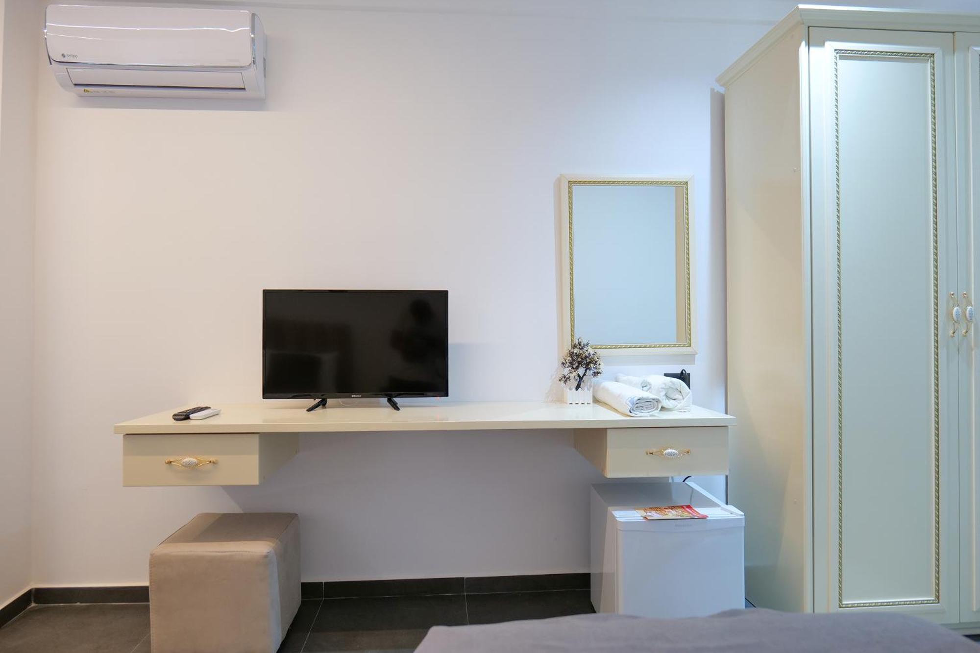 Hotel Celaj Vlore Bagian luar foto