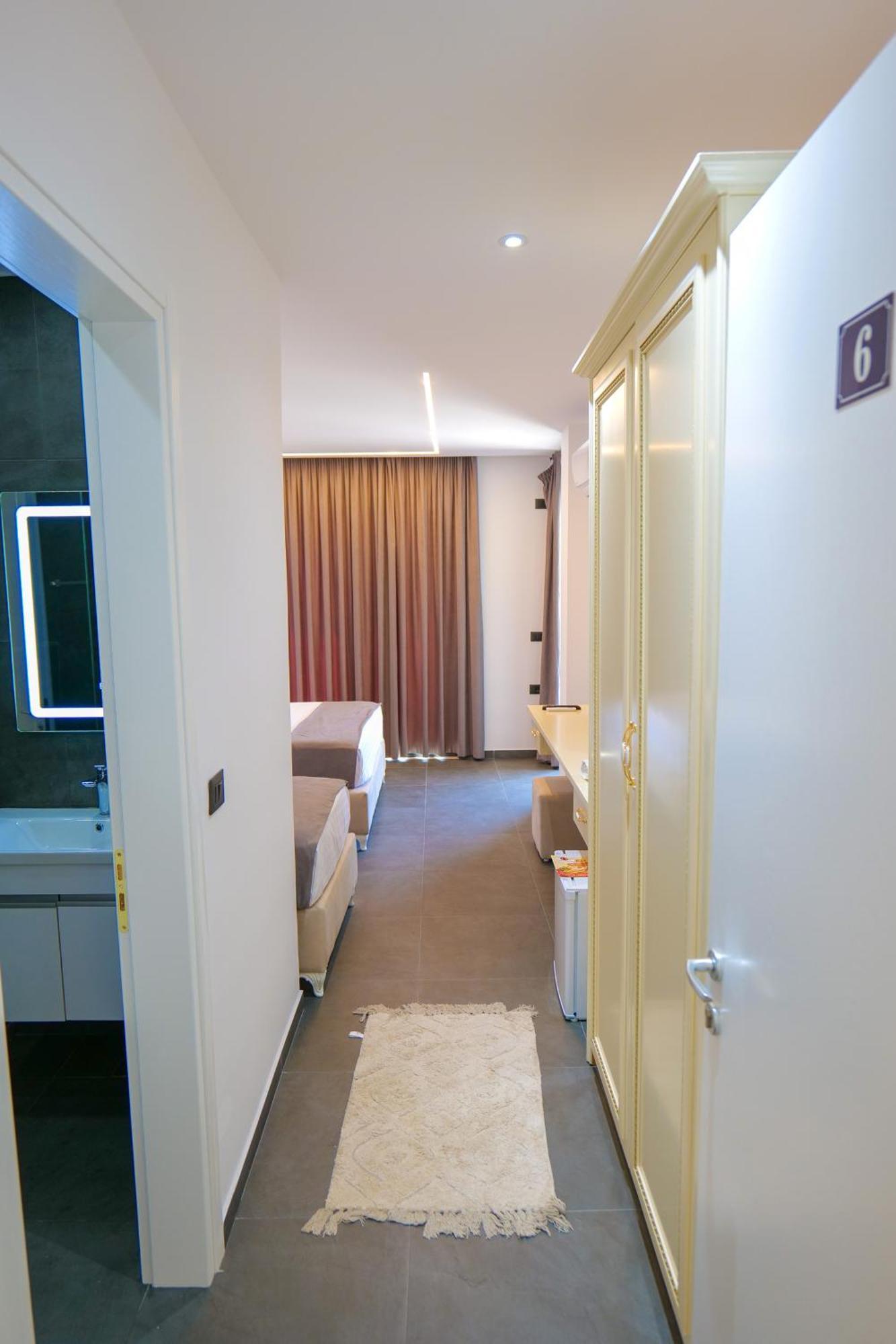 Hotel Celaj Vlore Bagian luar foto