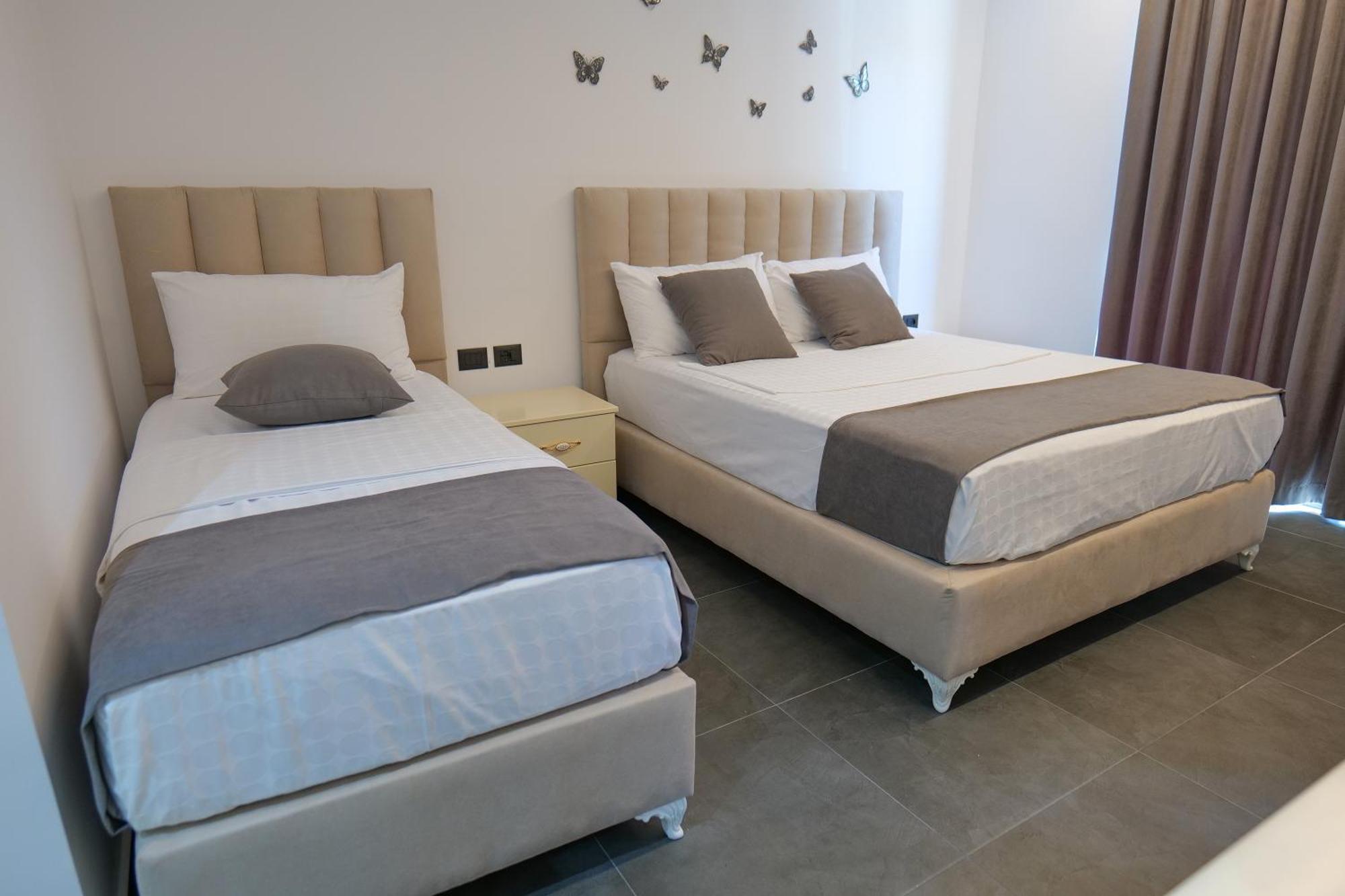 Hotel Celaj Vlore Bagian luar foto