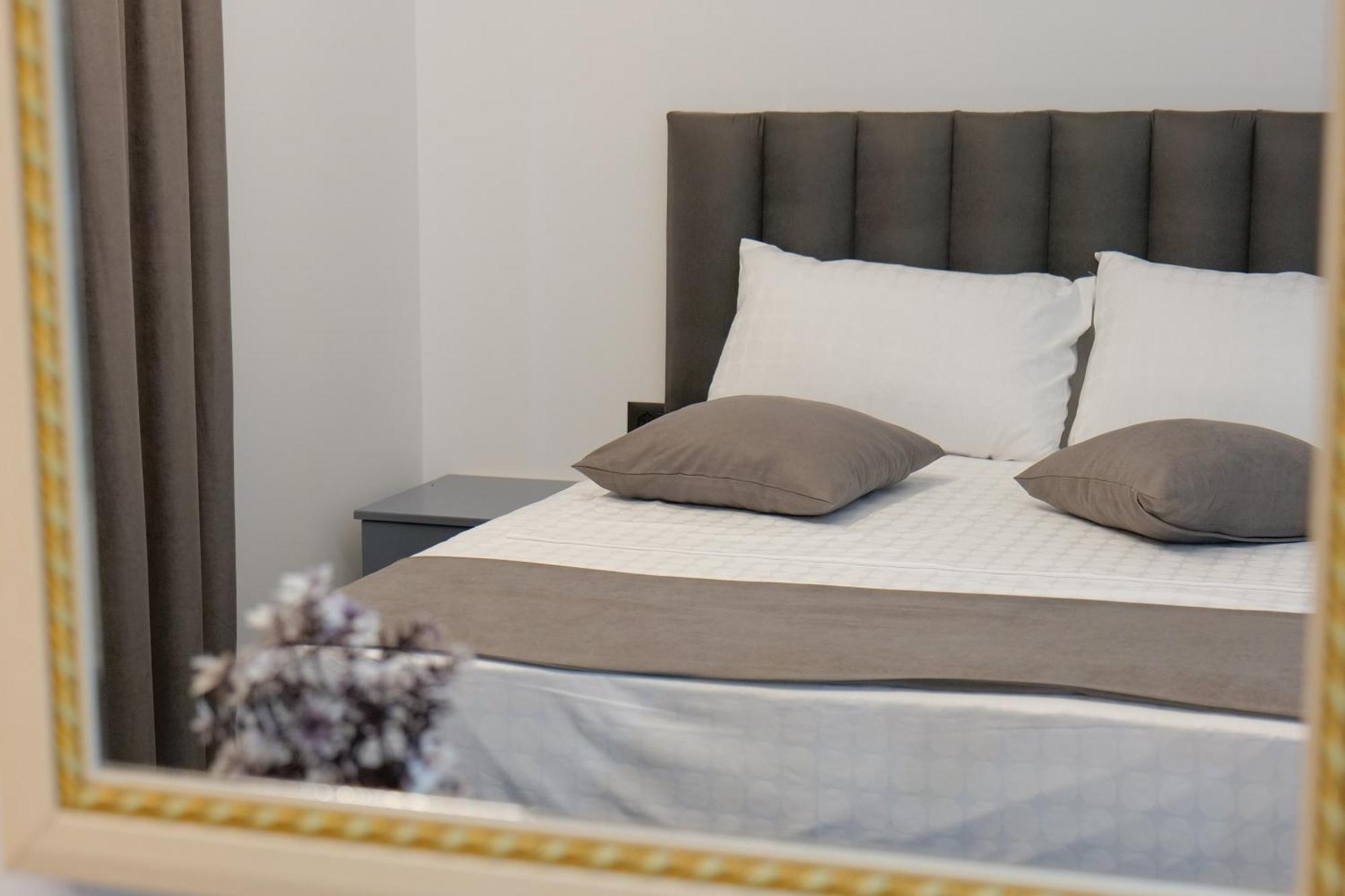 Hotel Celaj Vlore Bagian luar foto