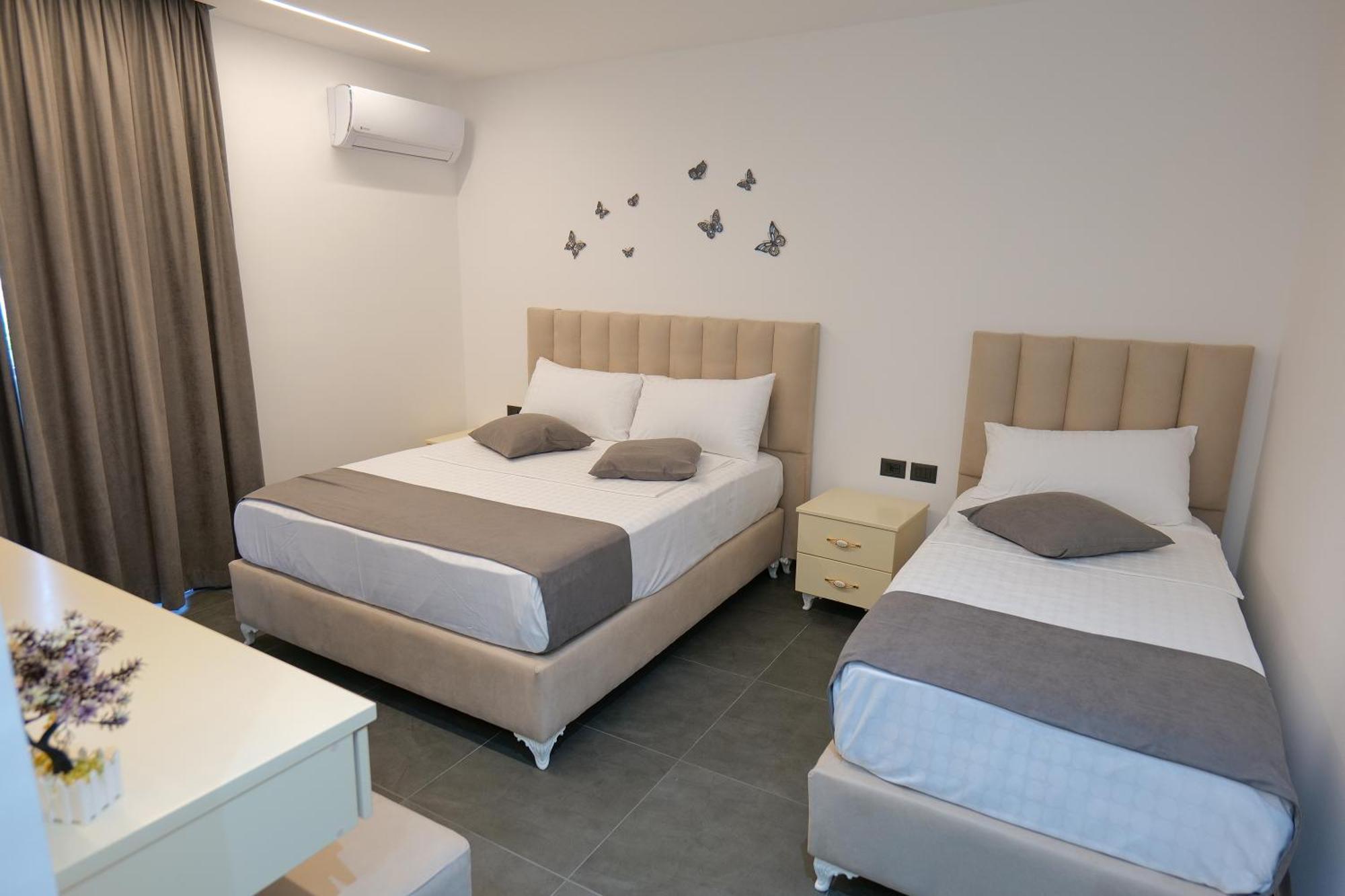 Hotel Celaj Vlore Bagian luar foto