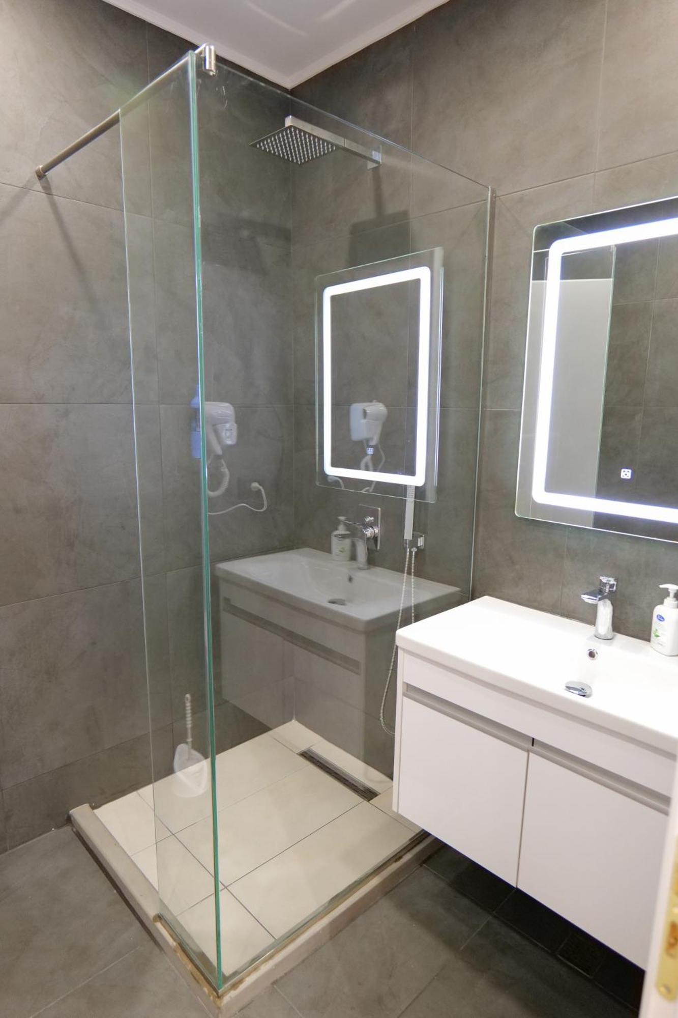 Hotel Celaj Vlore Bagian luar foto