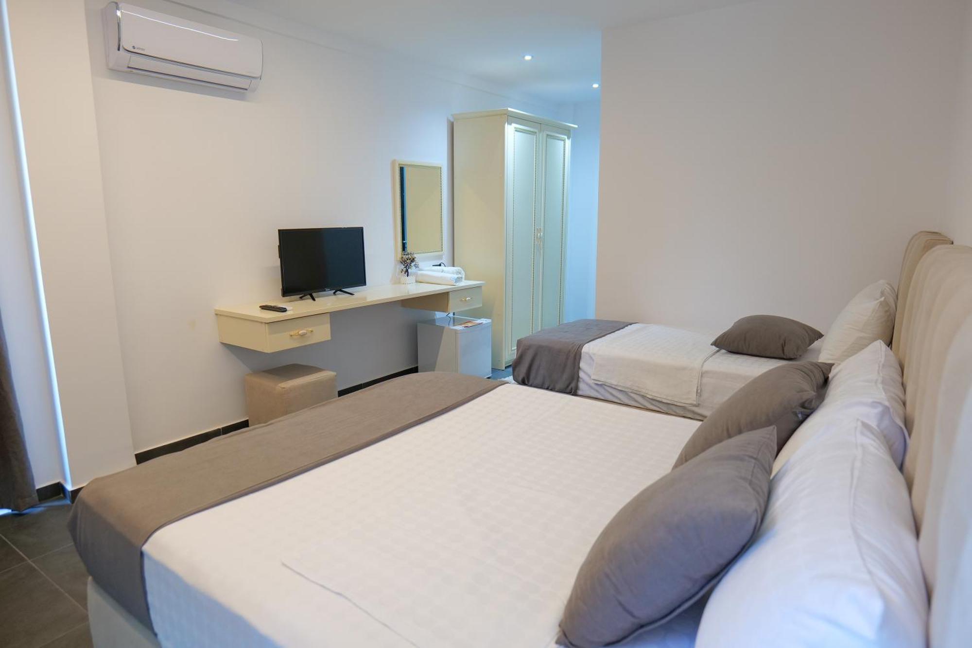 Hotel Celaj Vlore Bagian luar foto