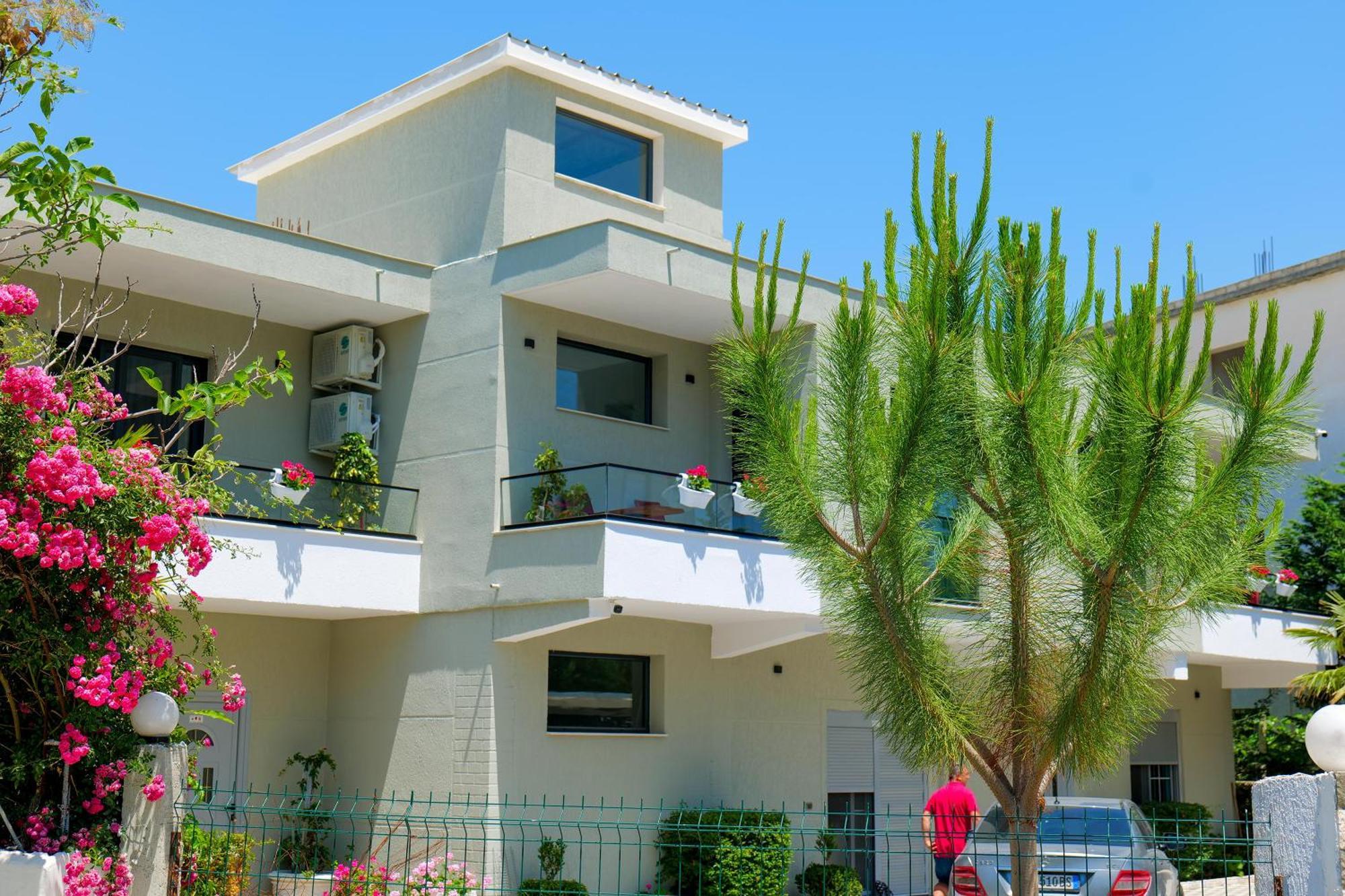 Hotel Celaj Vlore Bagian luar foto