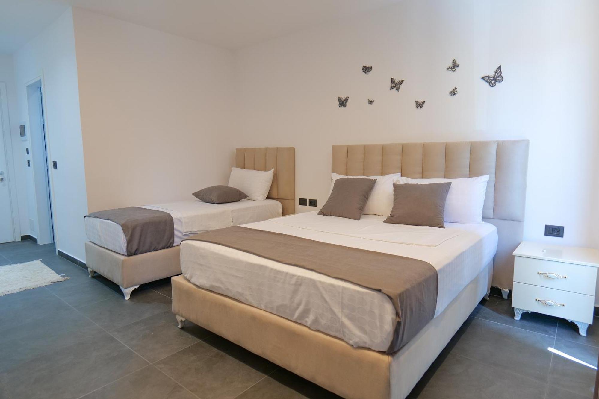 Hotel Celaj Vlore Bagian luar foto