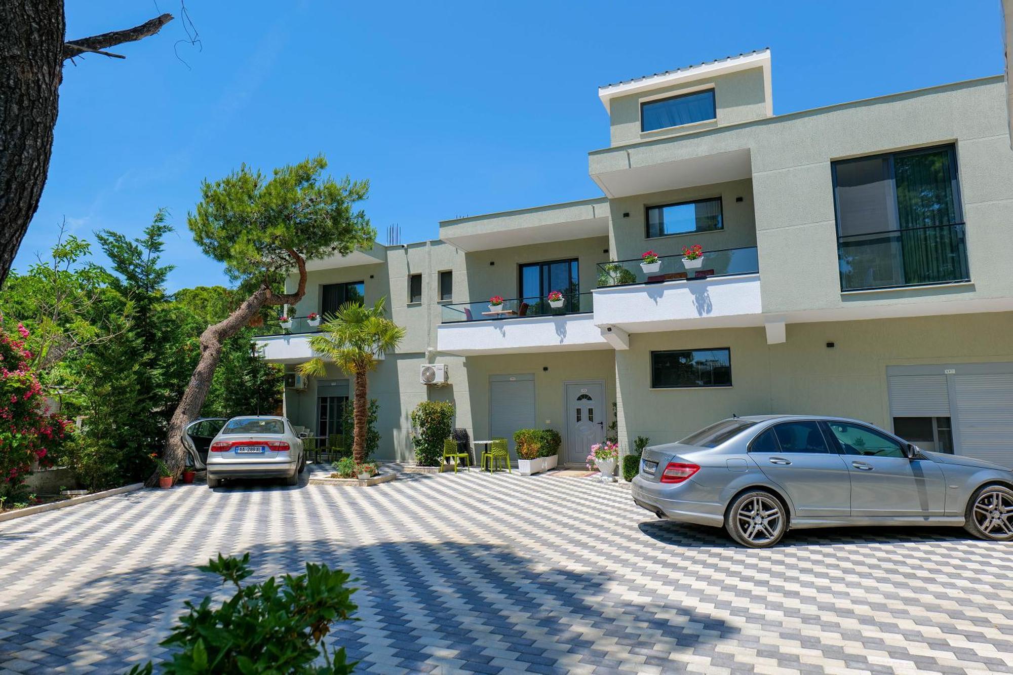 Hotel Celaj Vlore Bagian luar foto