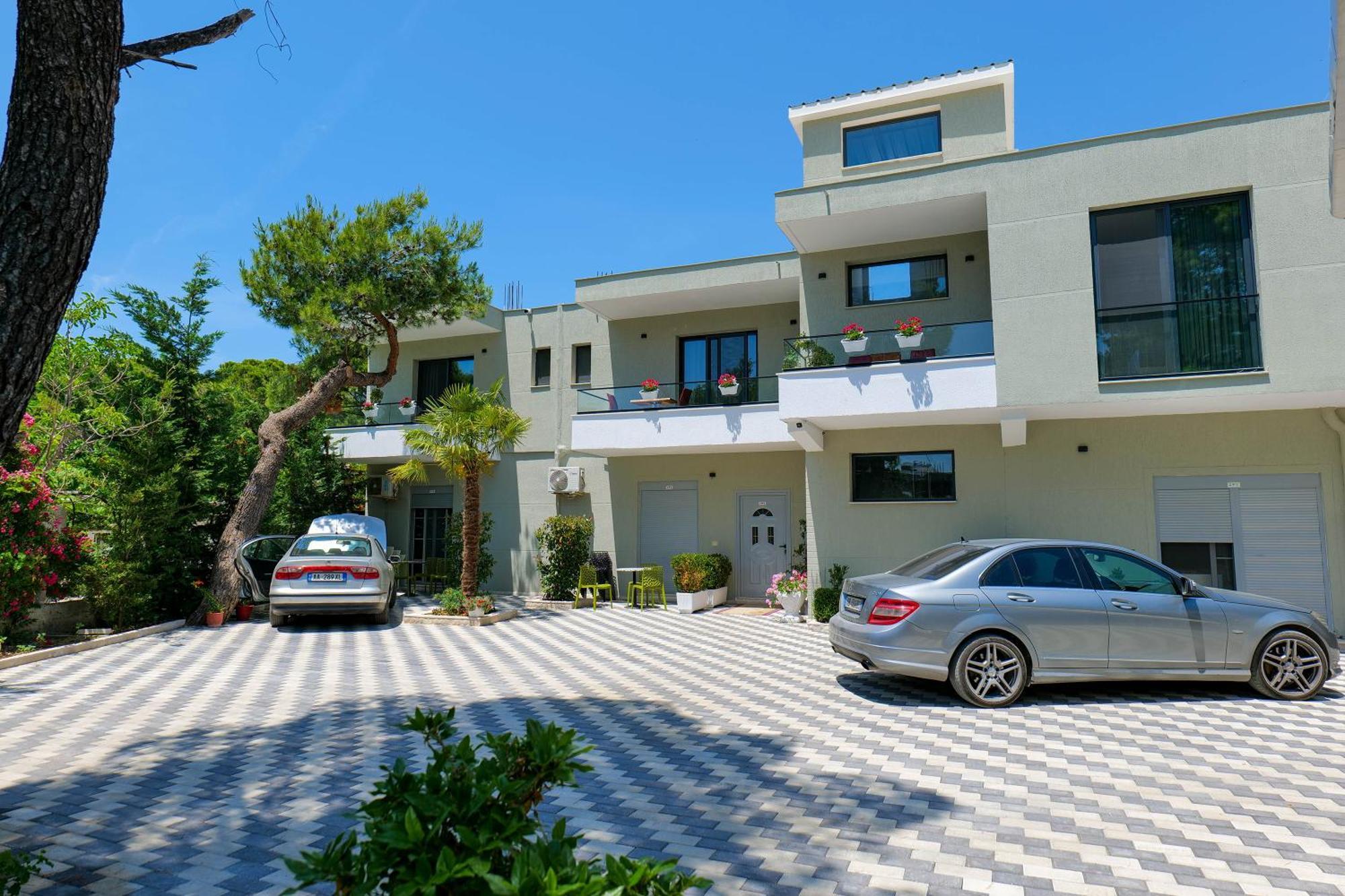 Hotel Celaj Vlore Bagian luar foto