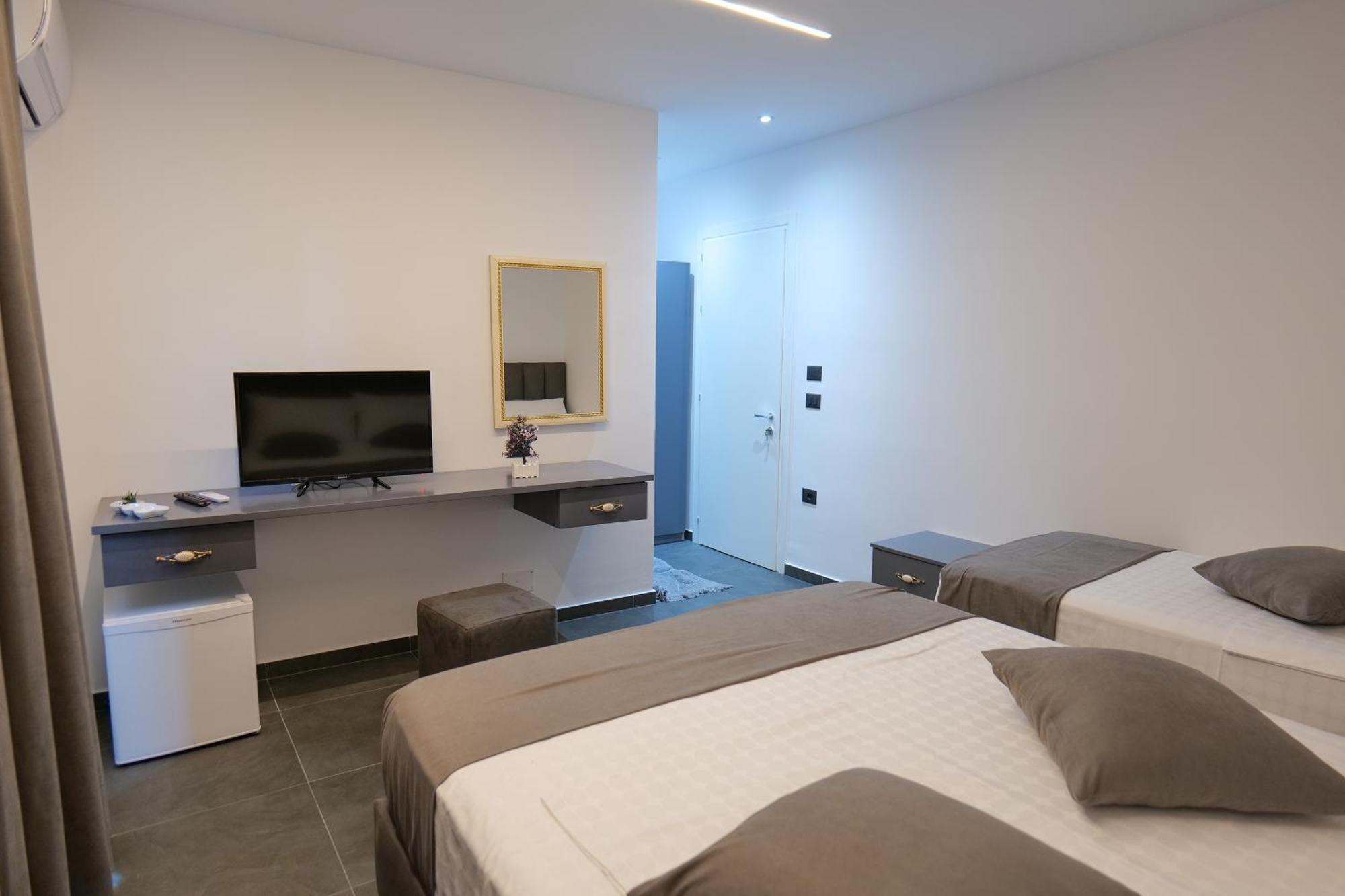 Hotel Celaj Vlore Bagian luar foto