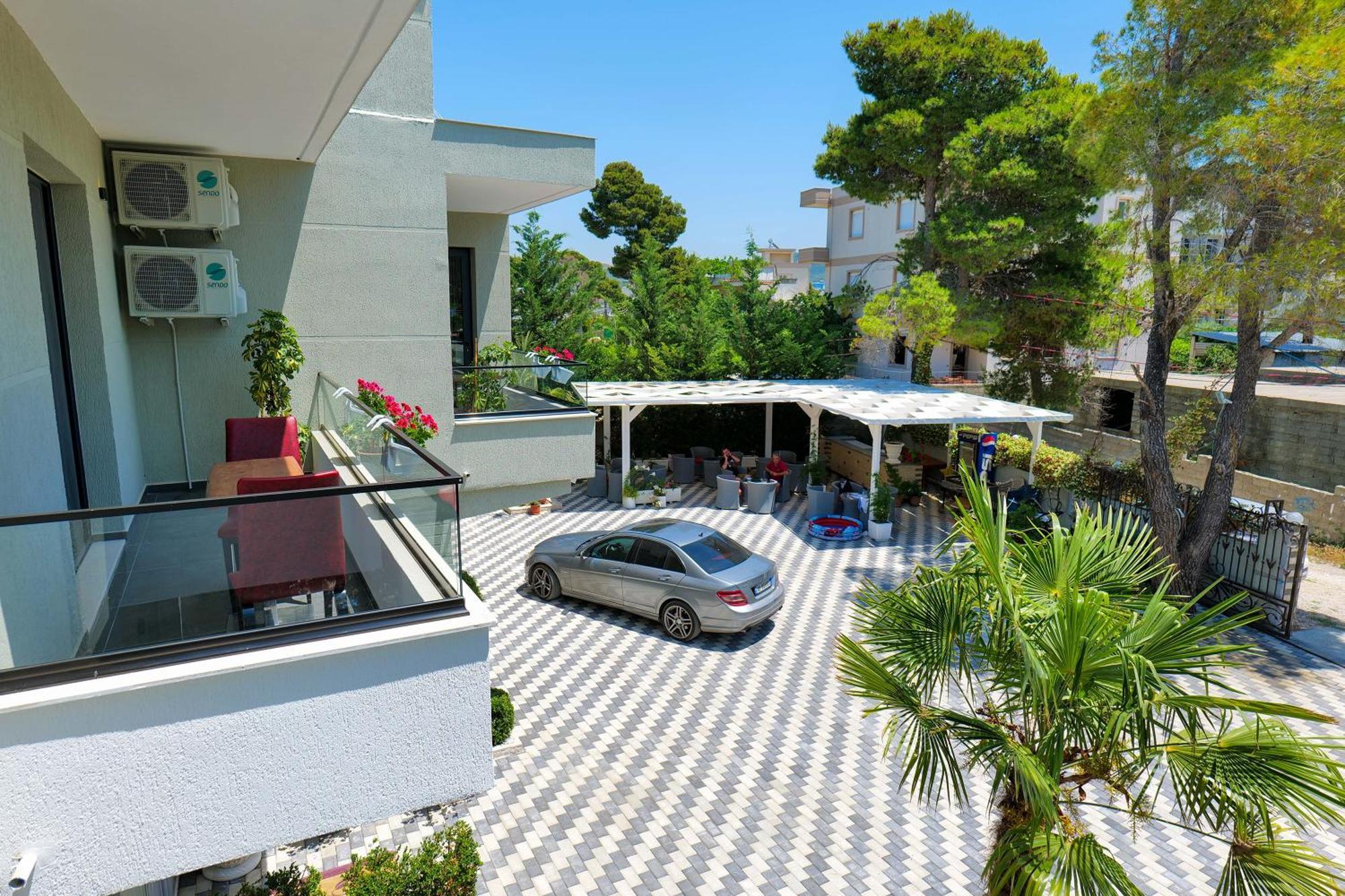Hotel Celaj Vlore Bagian luar foto