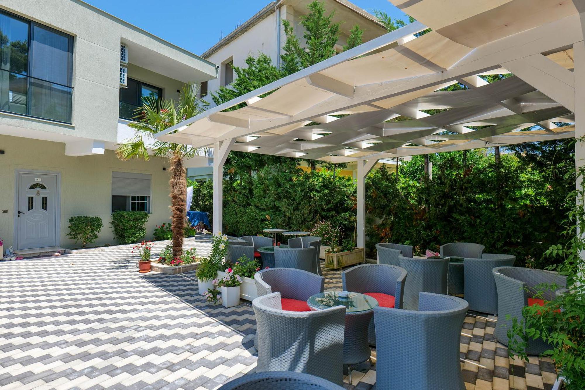 Hotel Celaj Vlore Bagian luar foto