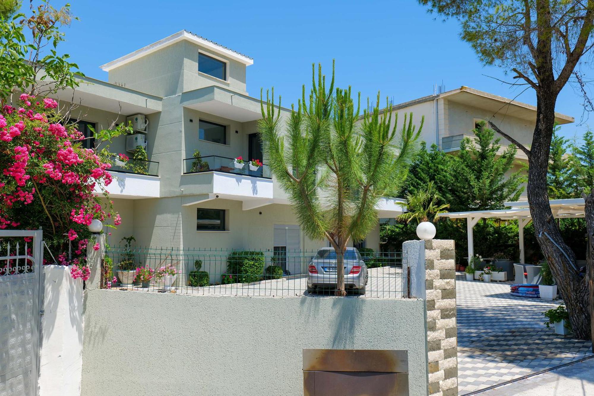 Hotel Celaj Vlore Bagian luar foto