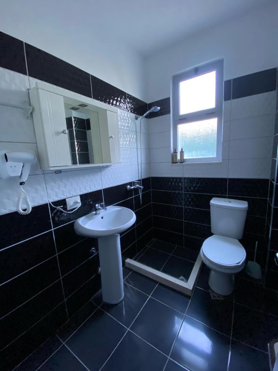 Hotel Celaj Vlore Bagian luar foto