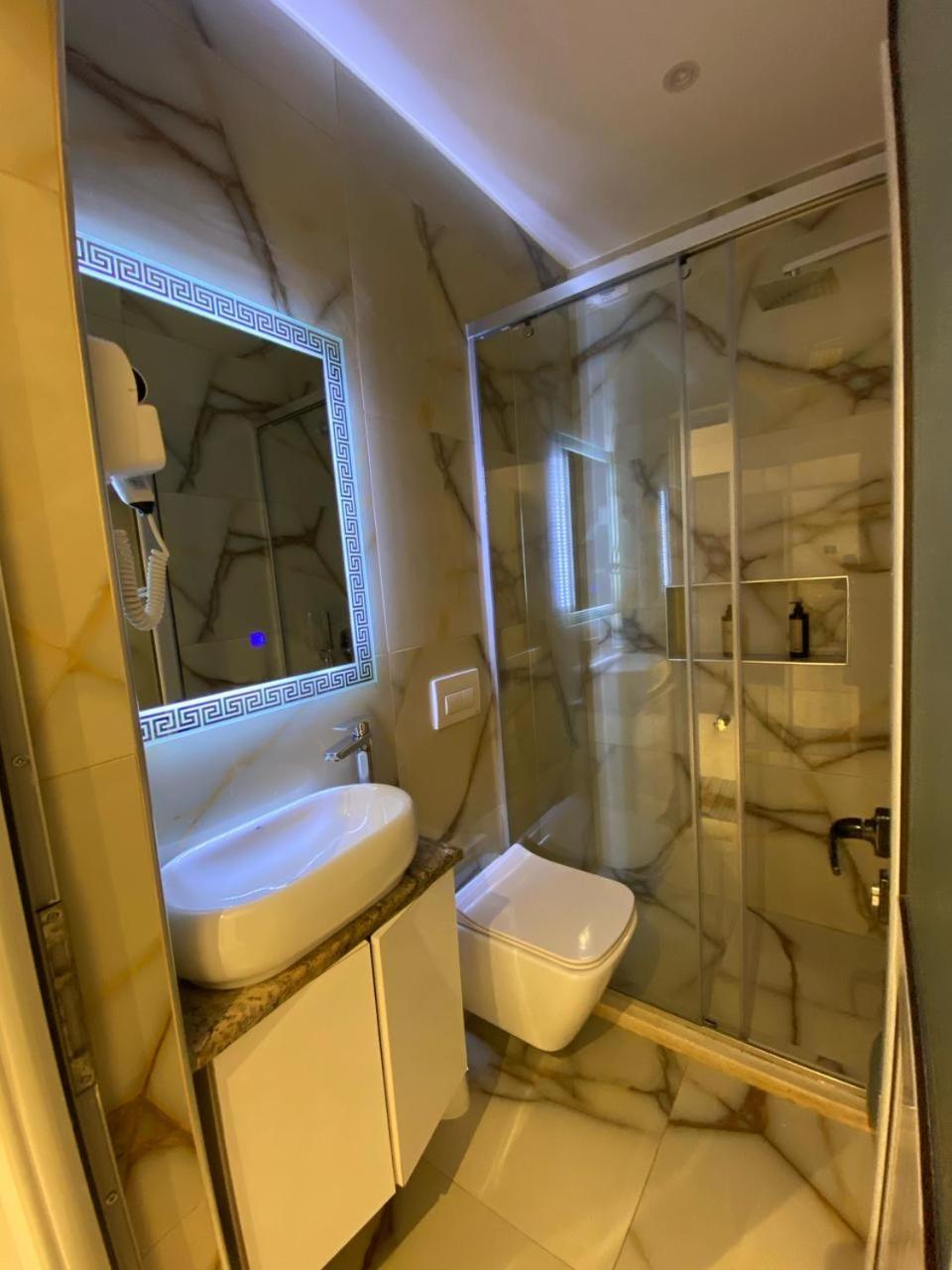 Hotel Celaj Vlore Bagian luar foto